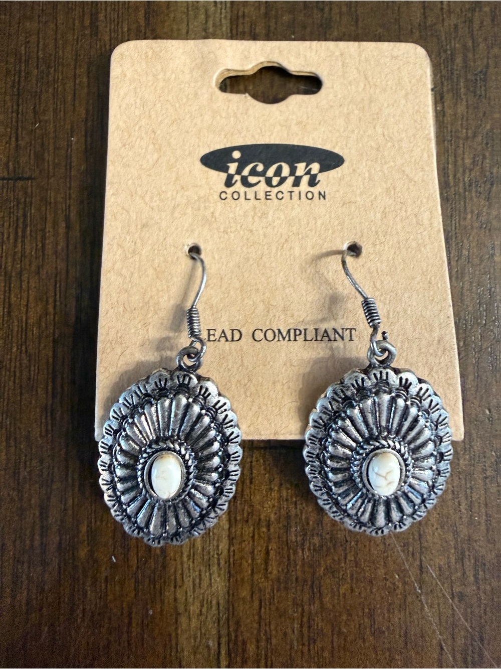 IC COLLECTION Silver-Tone Filigree Drop Earrings with Cream Cabochon